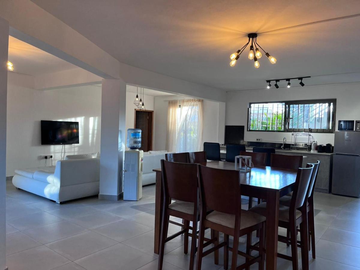 Seasons Break Apartment Pereybere Pereybere Beach Екстер'єр фото
